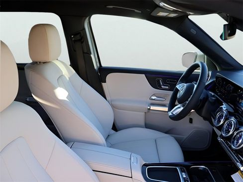 New 2026 Mercedes-Benz GLB 250 4MATIC image 10