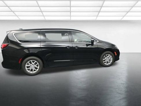 New 2026 Chrysler Pacifica Select image 9