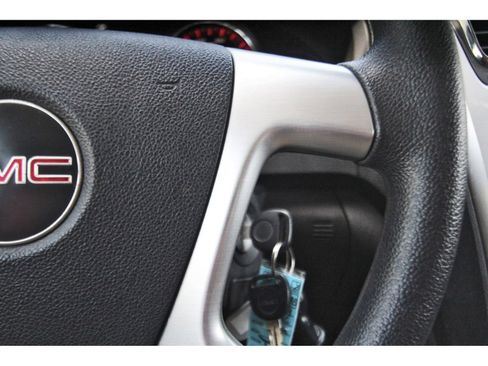 Used 2009 GMC Acadia SLE FWD image 16