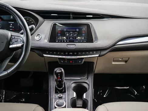 Used 2023 Cadillac XT4 Luxury w/ Cold Weather Package FWD image 13