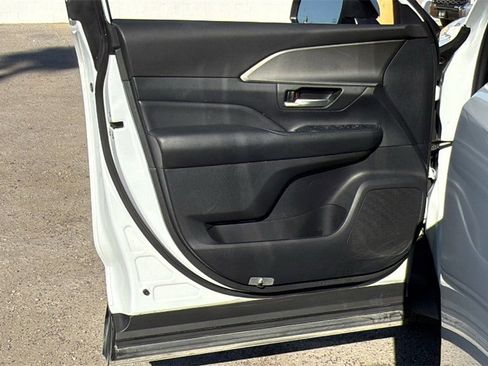 Used 2024 Toyota Grand Highlander XLE image 8