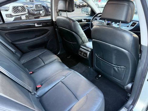 Used 2013 Hyundai Genesis 3.8 RWD image 17