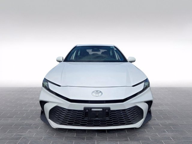 Used 2025 Toyota Camry SE FWD image 2
