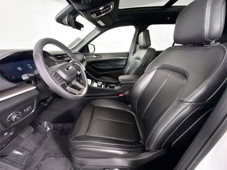 Used 2025 Jeep Grand Cherokee Limited RWD video 3