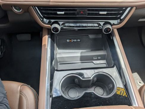 Used 2025 Chevrolet Tahoe High Country image 26