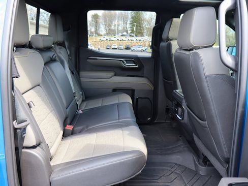 Used 2022 Chevrolet Silverado 1500 ZR2 w/ Technology Package image 22