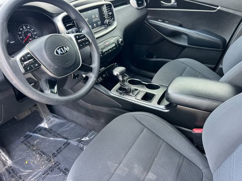 Used 2019 Kia Sorento L image 11