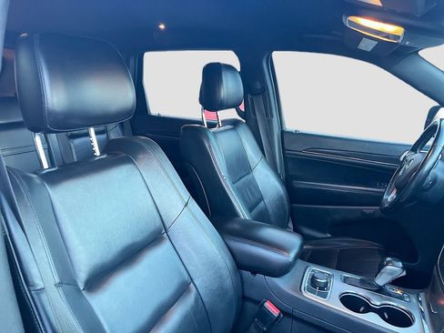 Used 2018 Jeep Grand Cherokee Limited image 28