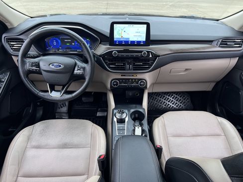 Used 2020 Ford Escape Titanium image 29