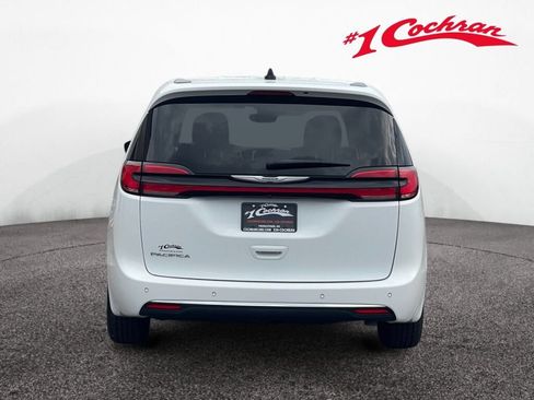 Used 2023 Chrysler Pacifica Touring-L FWD image 28
