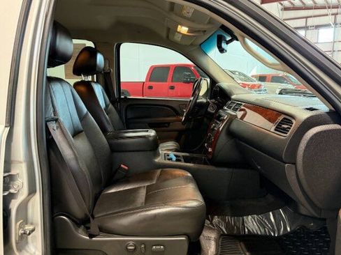 Used 2010 Chevrolet Silverado 1500 LTZ w/ Convenience Package AWD/4WD image 17