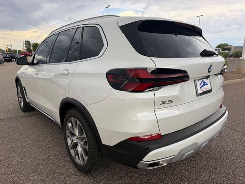 Used 2024 BMW X5 xDrive40i w/ Parking Assistance Package AWD/4WD image 3