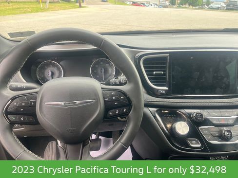 Used 2023 Chrysler Pacifica Touring-L w/ S Appearance Package AWD/4WD image 22