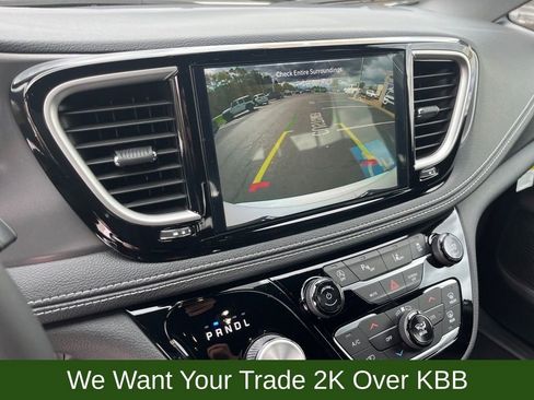 New 2026 Chrysler Pacifica Select image 12