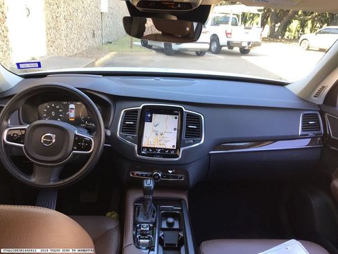 Used 2019 Volvo XC90 T6 Momentum w/ Advanced Package AWD/4WD image 12
