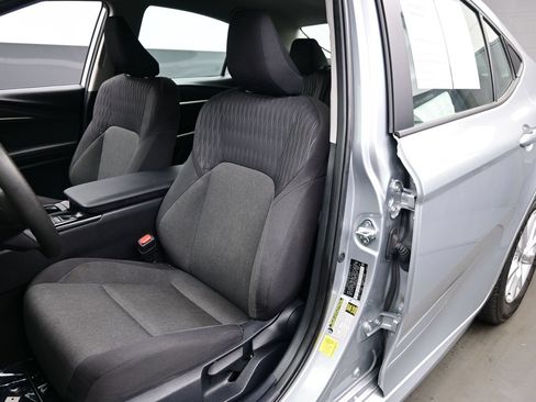 Used 2025 Toyota Camry LE FWD image 11