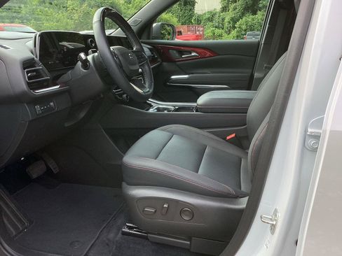 Used 2025 Chevrolet Traverse Z71 w/ Enhanced Driving Package AWD/4WD image 10