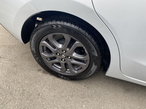 Used 2019 Toyota Yaris LE FWD image 23