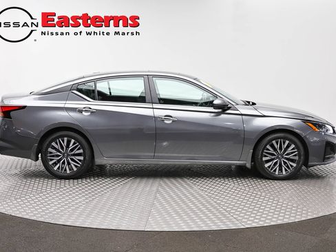 Used 2023 Nissan Altima 2.5 SV w/ SV Premium Package FWD image 4