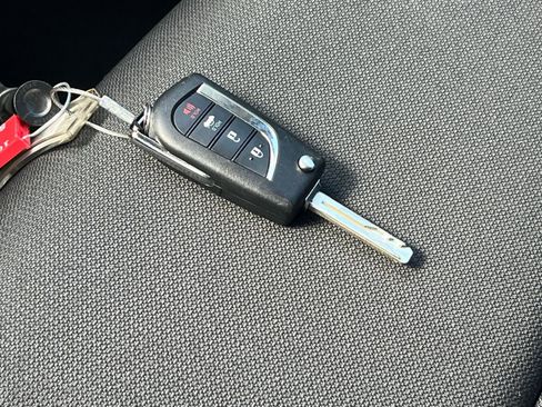 Used 2025 Toyota Corolla LE image 21