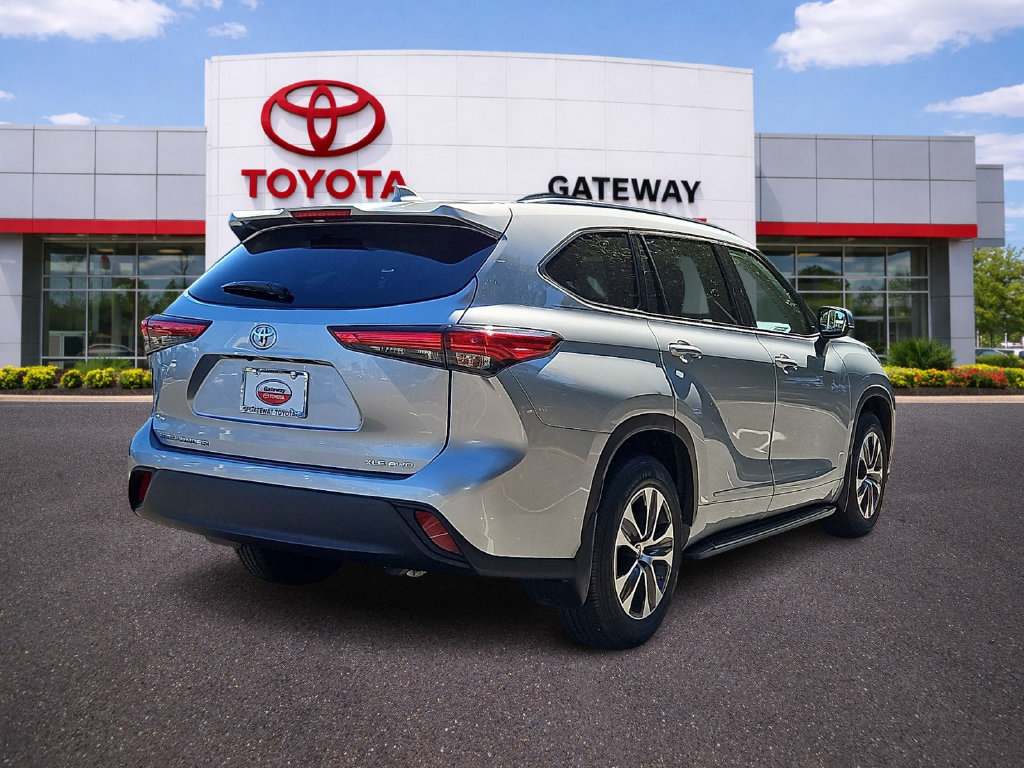 Certified 2021 Toyota Highlander XLE AWD/4WD image 5