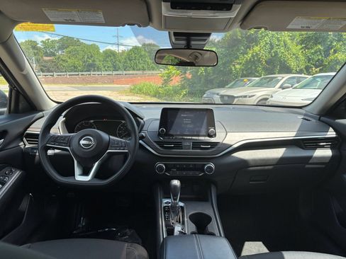 Used 2025 Nissan Altima 2.5 SV FWD image 33