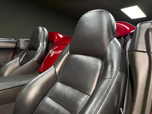 Used 2006 Chevrolet Corvette Convertible w/ Preferred Equipment Group RWD image 19
