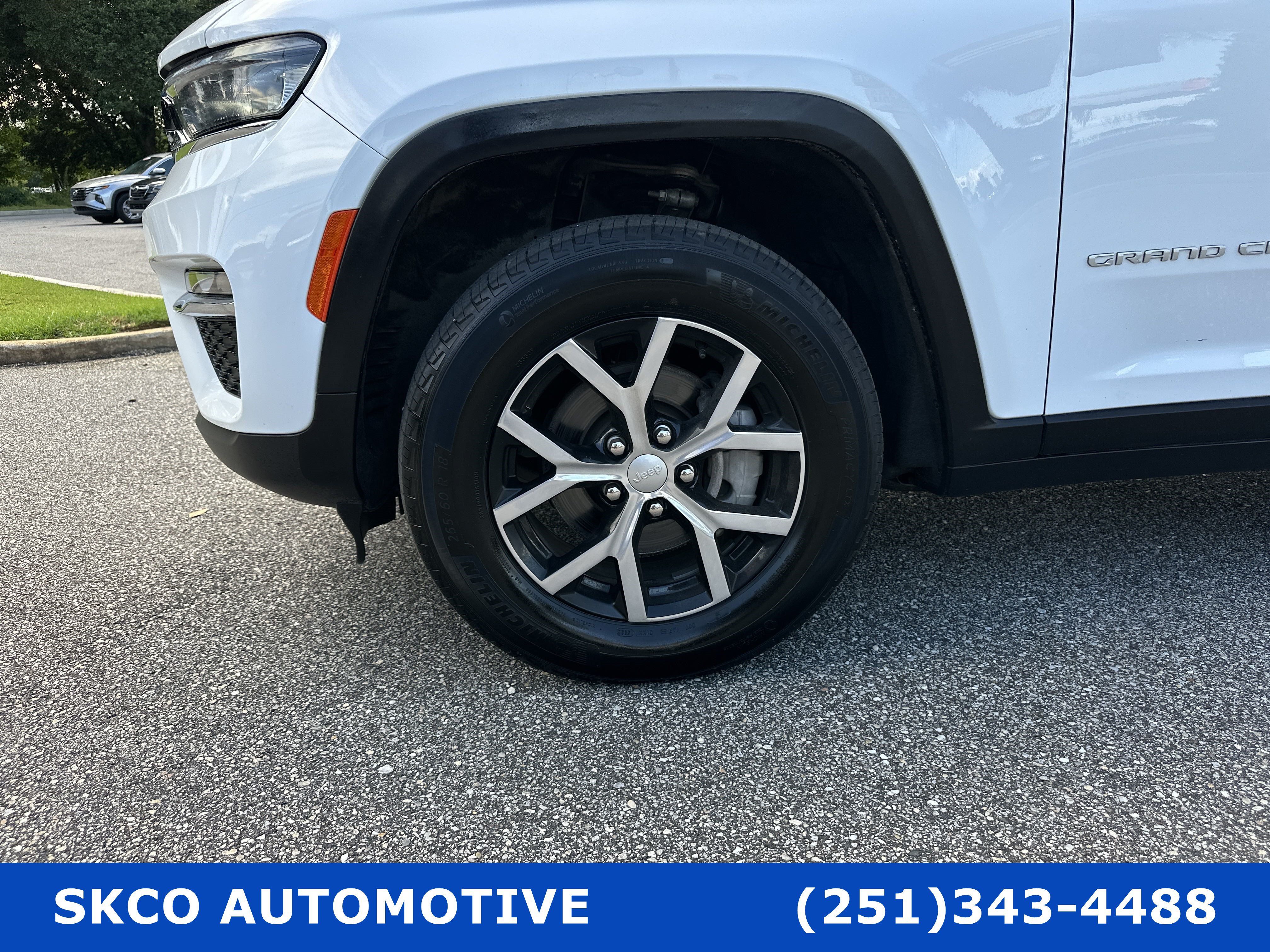 Used 2024 Jeep Grand Cherokee Limited AWD/4WD image 9