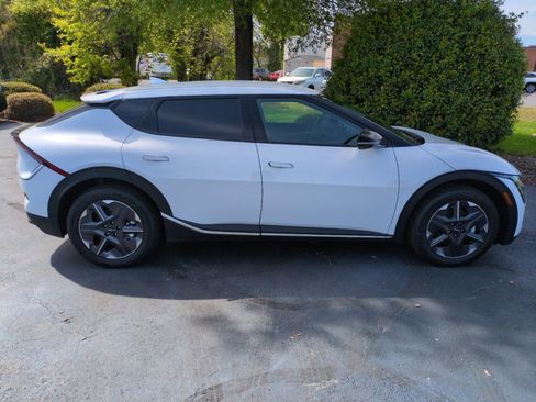 New 2025 Kia EV6 Light RWD image 8