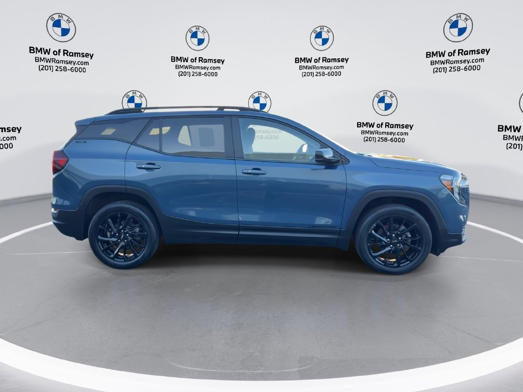 Used 2024 GMC Terrain SLE w/ Driver Convenience Package AWD/4WD image 9