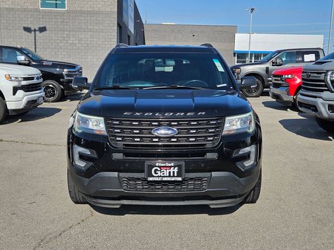 Used 2017 Ford Explorer XLT w/ Equipment Group 202A AWD/4WD image 9