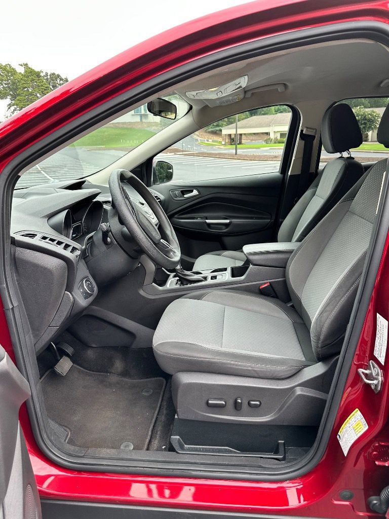 Used 2017 Ford Escape SE FWD image 15