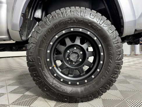 Used 2016 Toyota Tacoma SR5 w/ SR5 Appearance Package (SN) AWD/4WD image 39