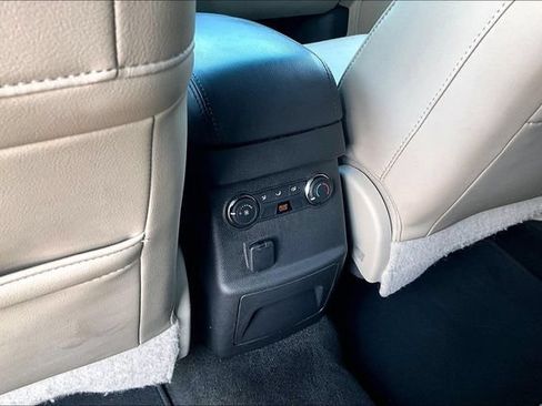 Used 2015 Ford Explorer XLT w/ Equipment Group 202B AWD/4WD image 23