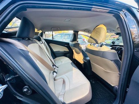 Used 2018 Toyota Prius Two image 22