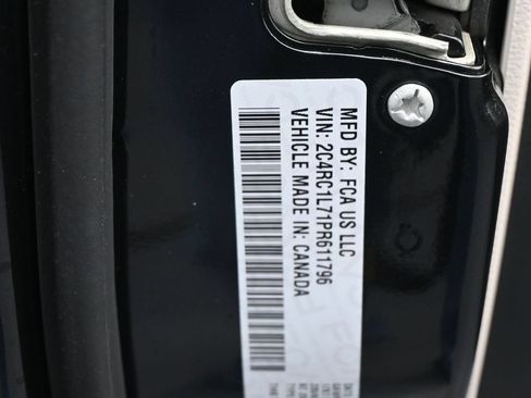 Used 2023 Chrysler Pacifica Touring-L FWD image 17