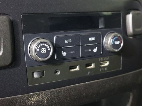 Used 2019 Chevrolet Suburban Premier AWD/4WD image 32