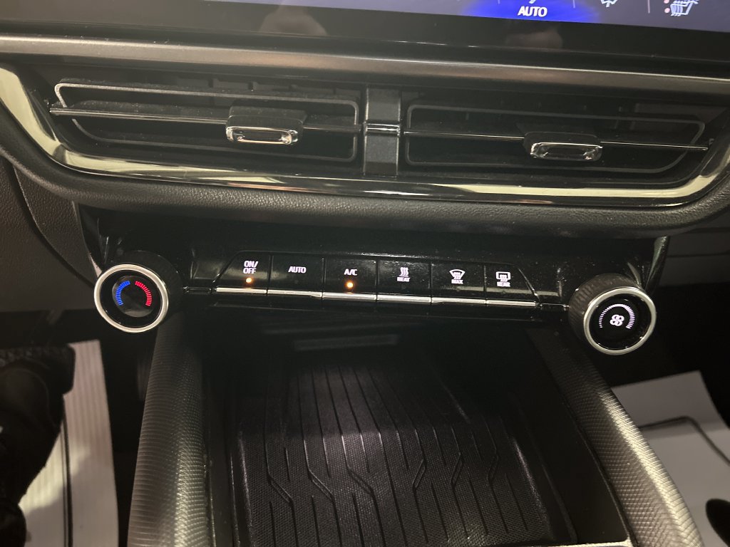 Used 2024 Chevrolet Equinox EV RS FWD image 19