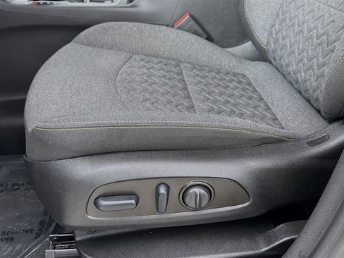Used 2023 Chevrolet Equinox LT FWD image 19