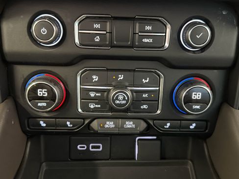 Used 2021 Chevrolet Tahoe Z71 w/ Z71 Off-Road Package image 48