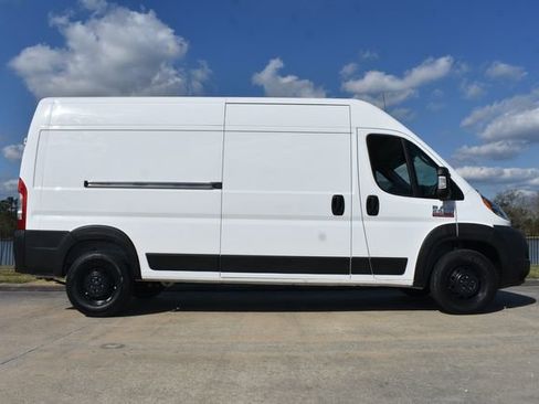 Used 2021 RAM ProMaster 2500 w/ Convenience Group image 3