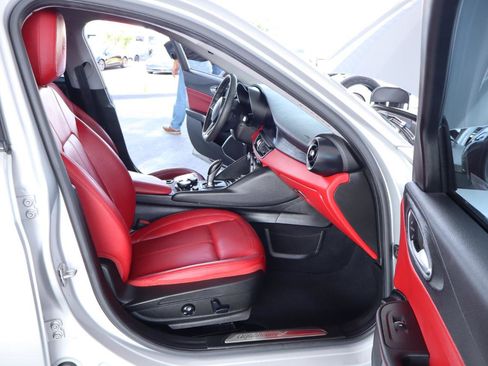 Used 2019 Alfa Romeo Giulia RWD image 35