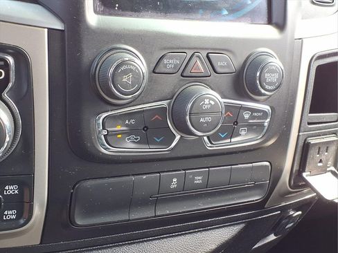 Used 2019 RAM 1500 Classic SLT w/ Luxury Group image 17