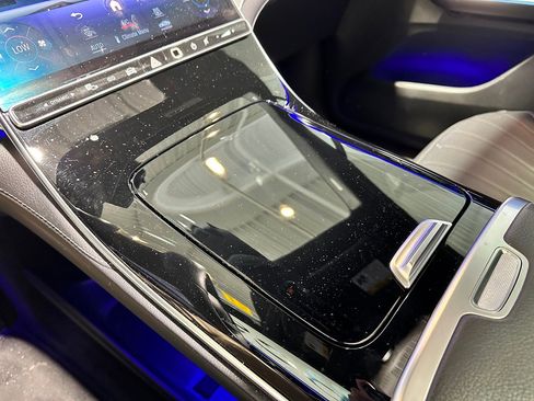 Used 2023 Mercedes-Benz EQE 500 4MATIC SUV image 11