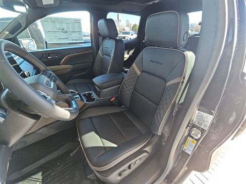 New 2026 GMC Canyon Denali w/ LPO, Denali Black Edition image 16