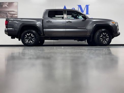 Used 2018 Toyota Tacoma TRD Off-Road AWD/4WD image 5