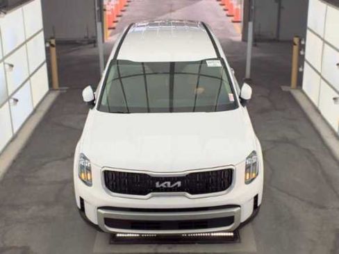 Used 2024 Kia Telluride LX FWD image 5