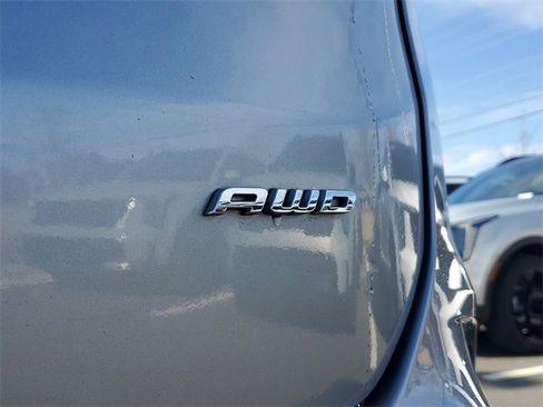 Used 2024 Ford Edge SEL image 9