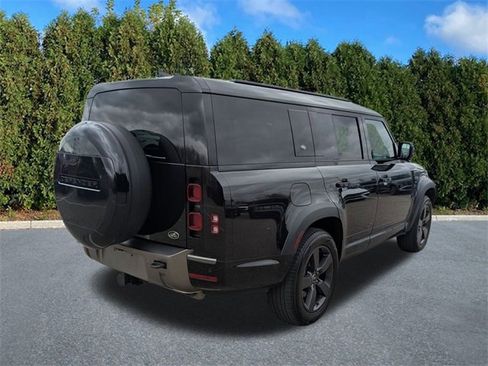 Used 2023 Land Rover Defender 130 X-Dynamic SE image 4