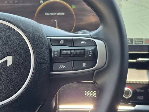 Certified 2025 Kia Sportage SX FWD image 29
